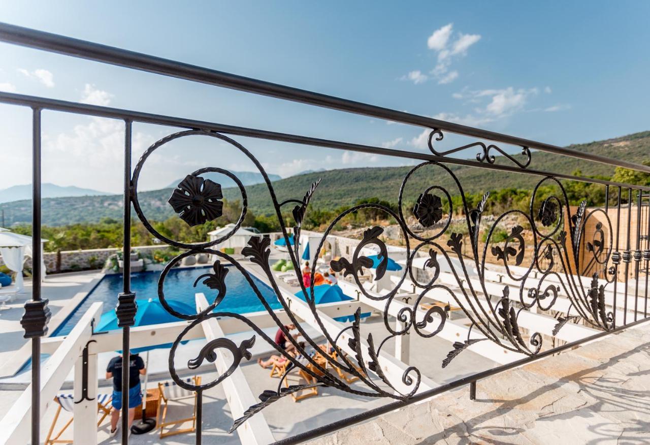 Lustica Apartments Экстерьер фото