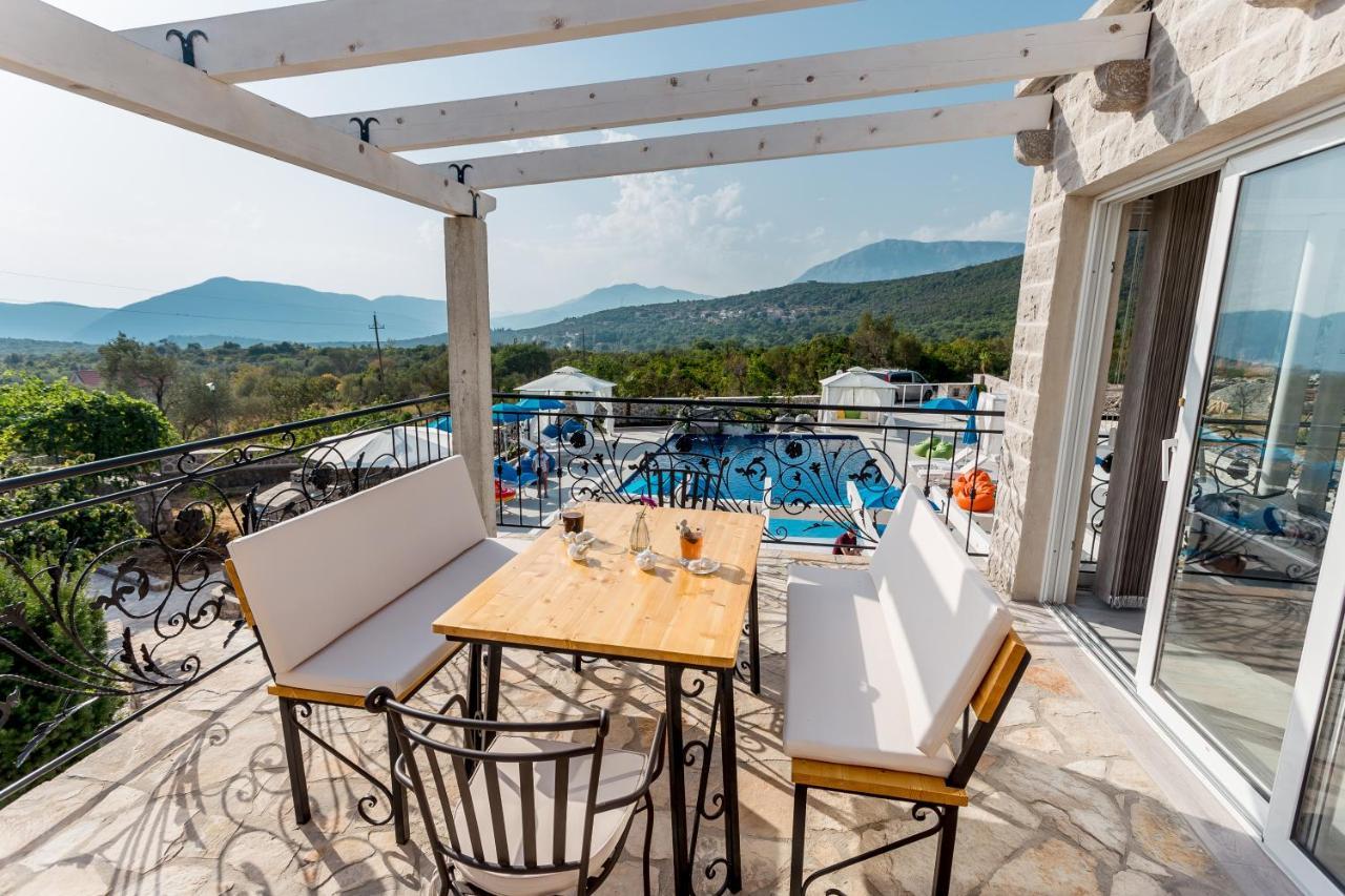 Lustica Apartments Экстерьер фото