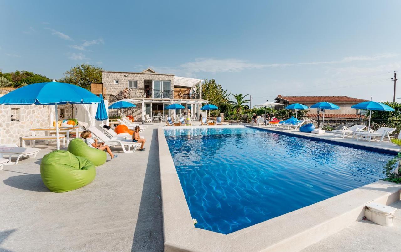 Lustica Apartments Экстерьер фото