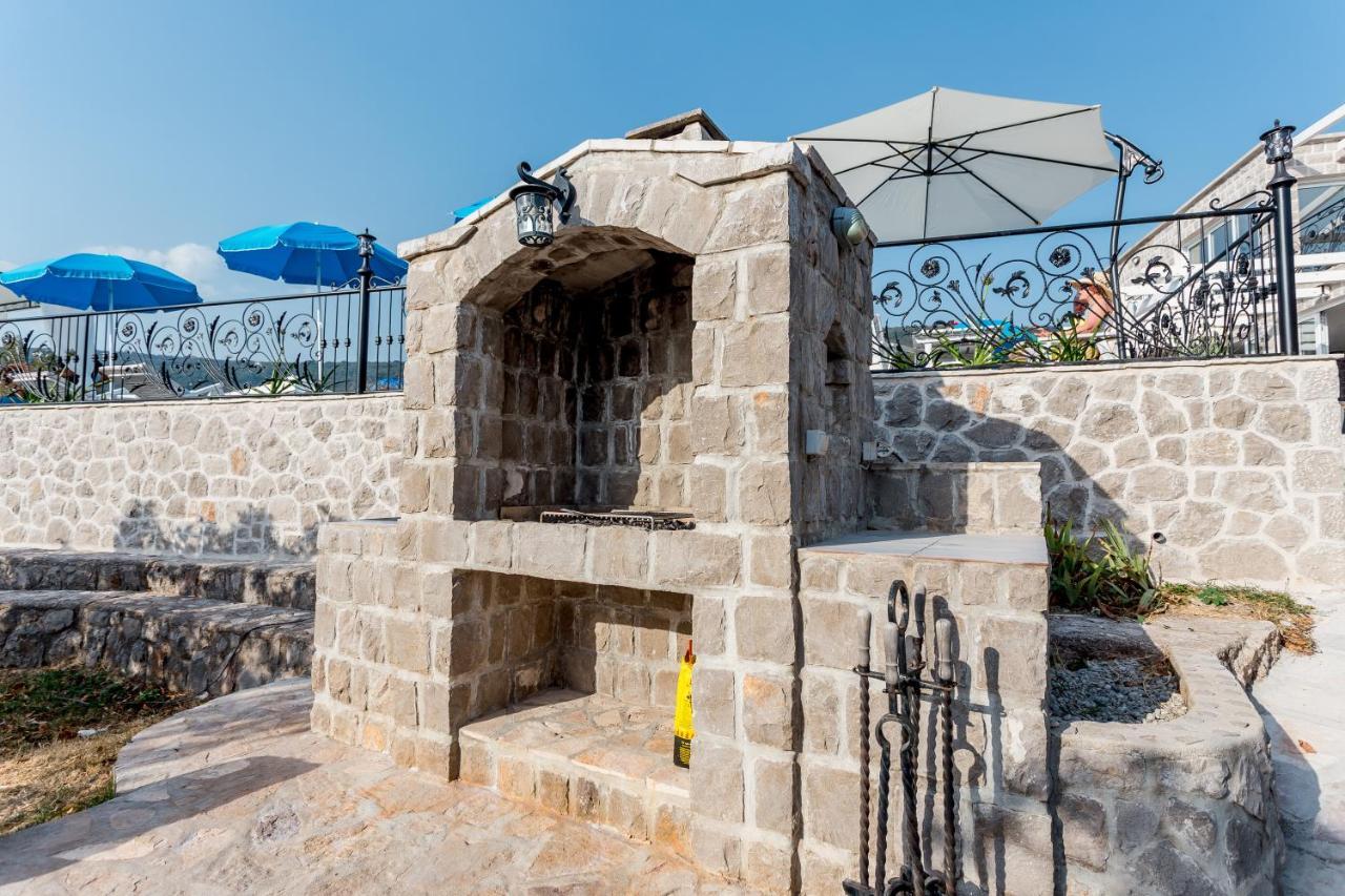 Lustica Apartments Экстерьер фото