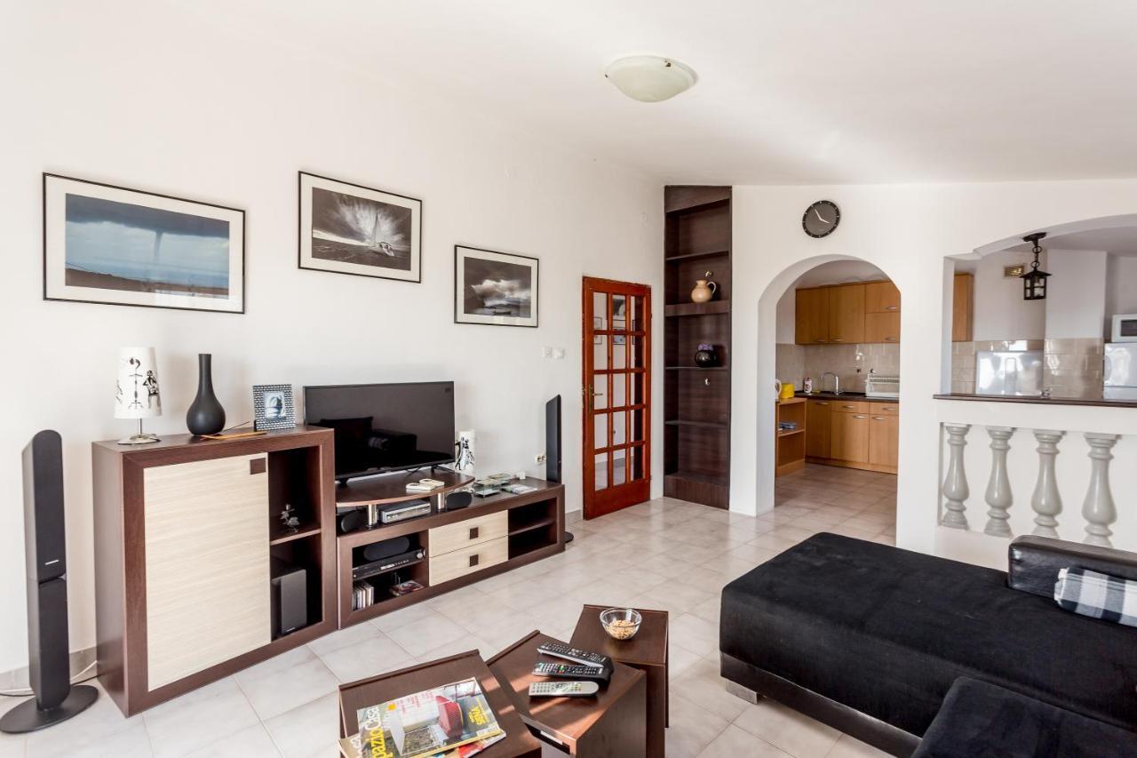 Lustica Apartments Экстерьер фото