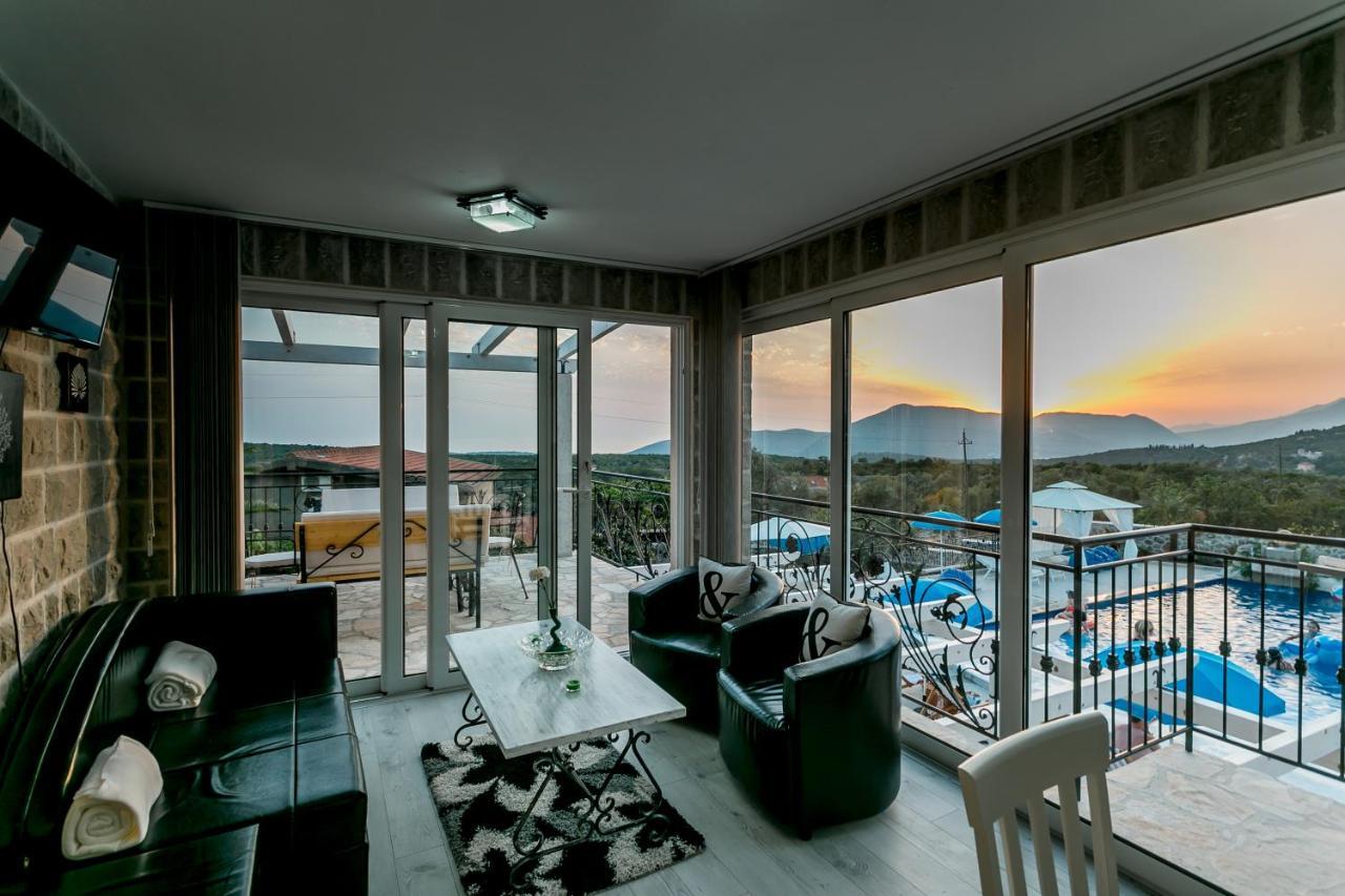 Lustica Apartments Экстерьер фото