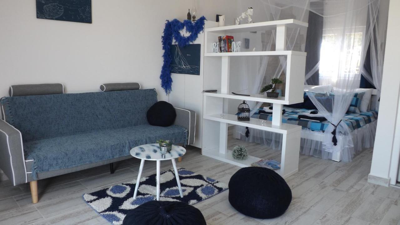 Lustica Apartments Экстерьер фото